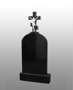 Памятник авторский фигурный из карельского гранита в форме креста А-34