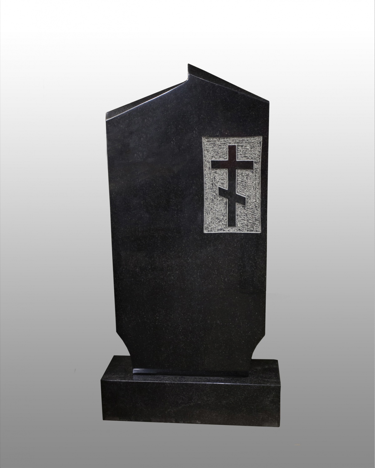 Памятник фигурный из карельского гранита с крестом АС-57